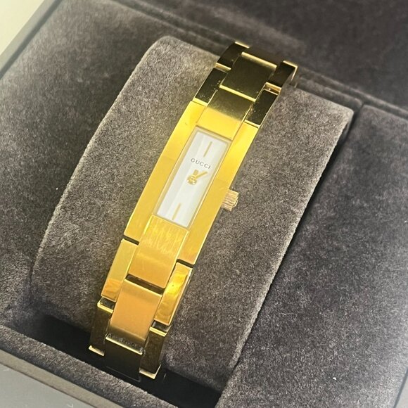 Gucci 4600L Series White Dial Stainless Steel Gold Tone Rectangle Women's Watch - Picture 2 of 6